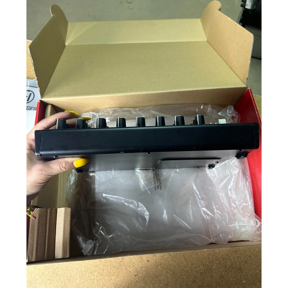 Harbinger‎ L1202FX Black 12-Channel Wireless Compact Analog Mixer with Effects